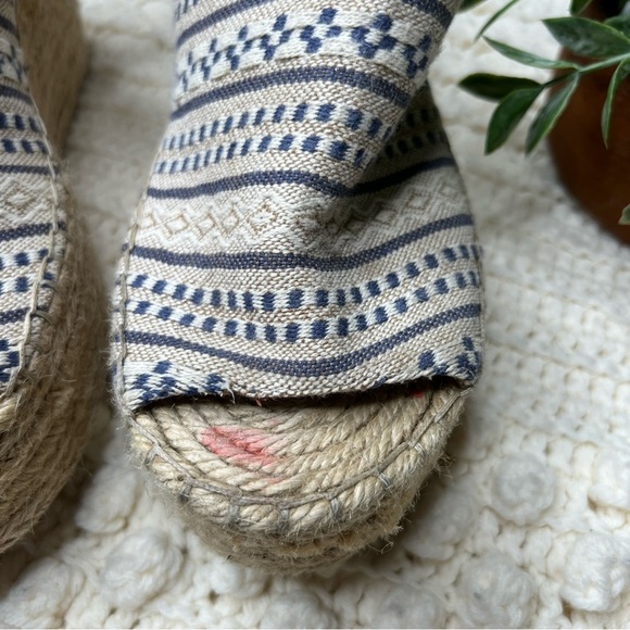 MARC FISHER Women’s Adalyn 2 Boho Printed Wedge Platform Sandal Cream Blue 11 - Picture 5 of 15